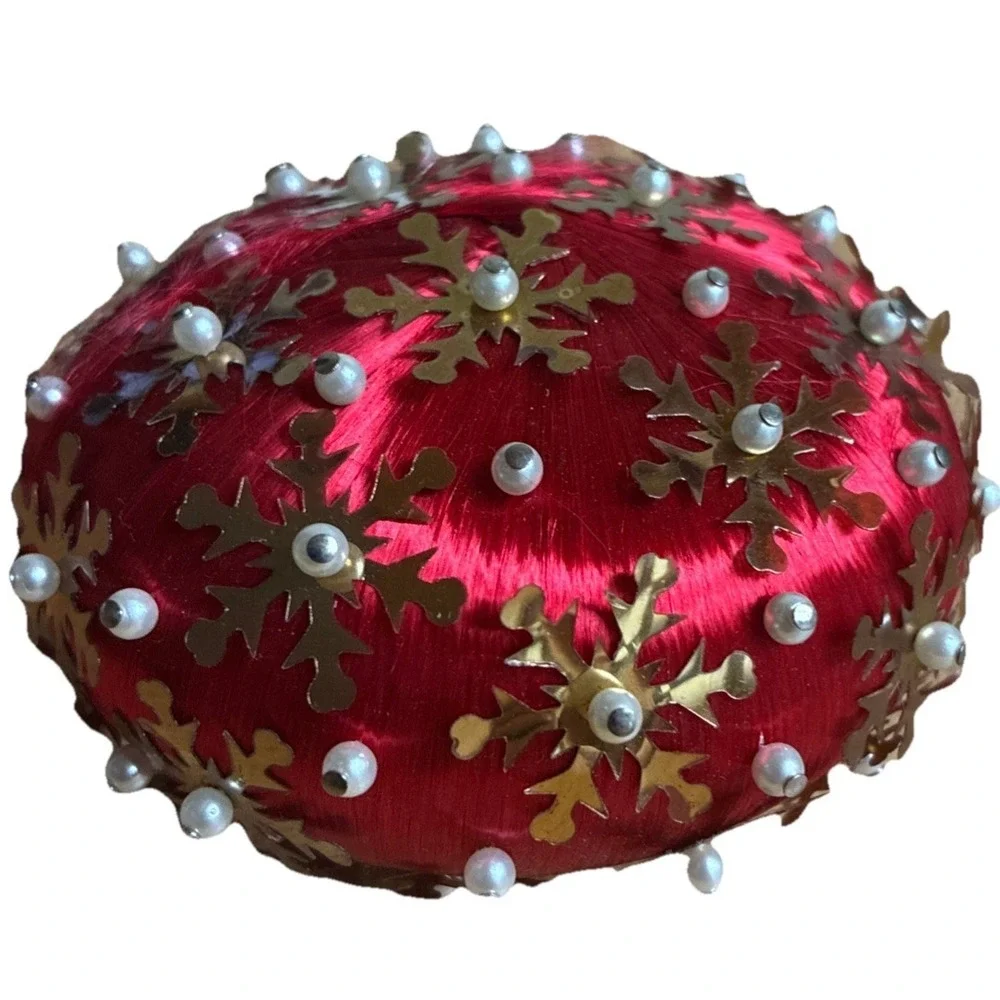 Vintage Push Pin‎ Ornament Red Gold Snowflake Beaded Pearl  Oval 3.5x2.5